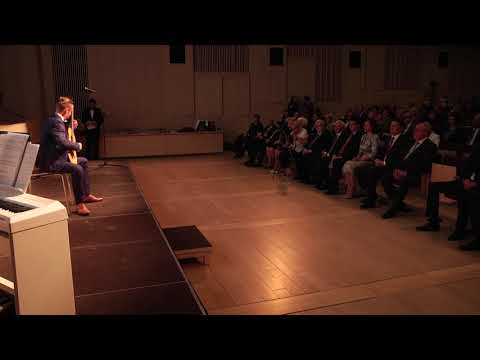 Būvindustrijas lielā balva 2015. Latvijas Nacionālā bibliotēka. Muzicē ģitārists Miks Akots.