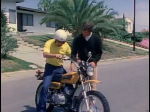 Funny motorcycle scene from 'On Any Sunday (1971)'