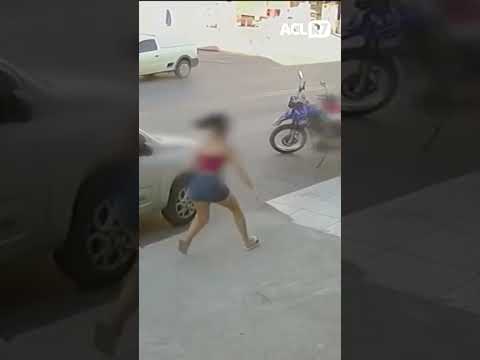 🚨 Segundos de puro desespero: Mulher age rápido e salva criança em avenida movimentada.