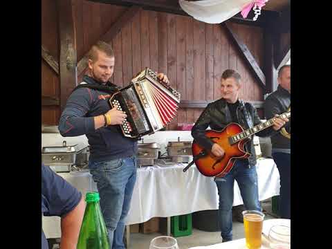 trio SAJBERT - Pod mengeško marelo