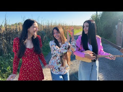 Trio Mandili in Italy - La luce elettrica