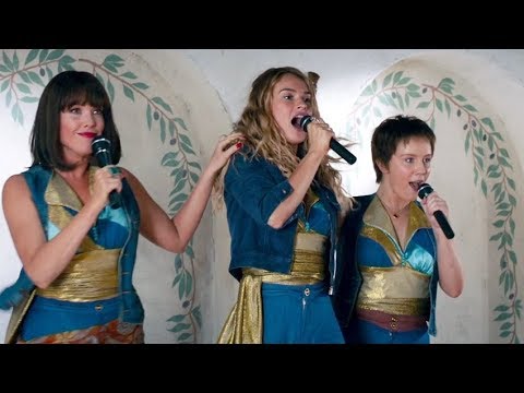 Mamma Mia! Here We Go Again (Clip 'Sings Mamma Mia')