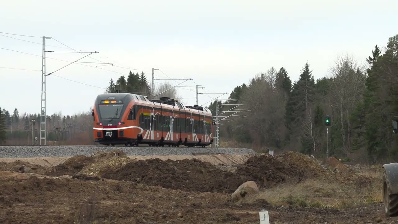 Штадлерский дизель-поезд 2422 близ ст. Тамсалу / Stadler DMU 2422 near Tamsalu station