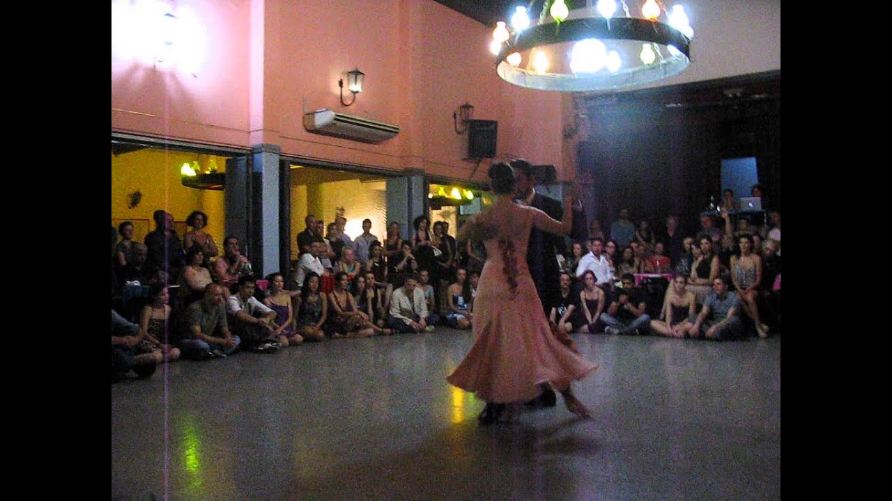 Video thumbnail for ROBERTO ZUCCARINO y MAGDALENA VALDEZ en Viva La Pepa Milonga (4/4)