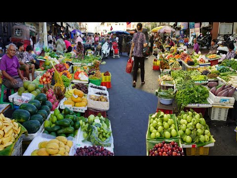 Cambodian Evening Street Market Tour 2025 – Walk Around & Lifestyle Of Vendors On The Street
