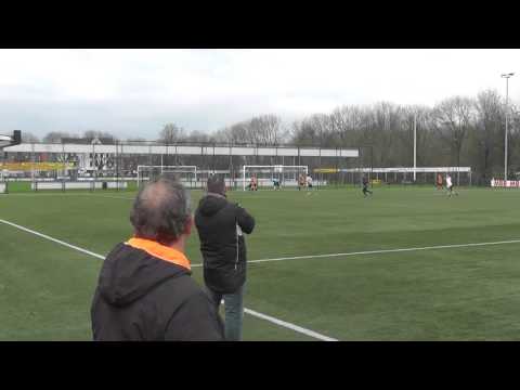21 nov 2015 Maarssen A2 - VV De Meern A2 bkr 3-1 Bal Maarssen op lat