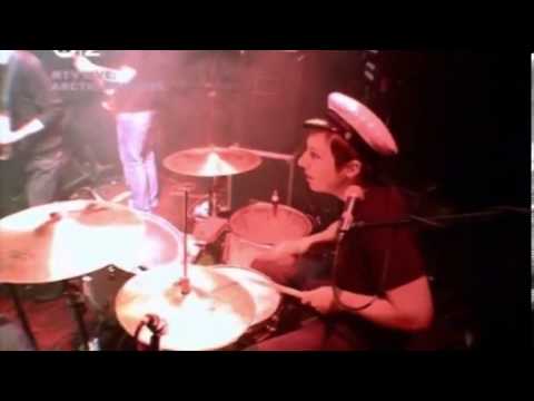 Arctic Monkeys - I Bet You Look Good on the Dancefloor (Liverpool 2005)