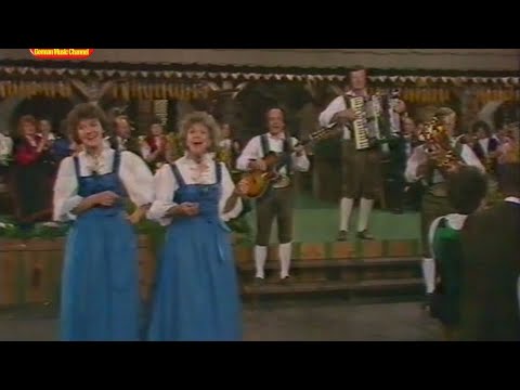 Hahnenkamm Trio und die Kitzbühler Dirndln - A zünftiges Liadl mit an Jodler drauf 1988