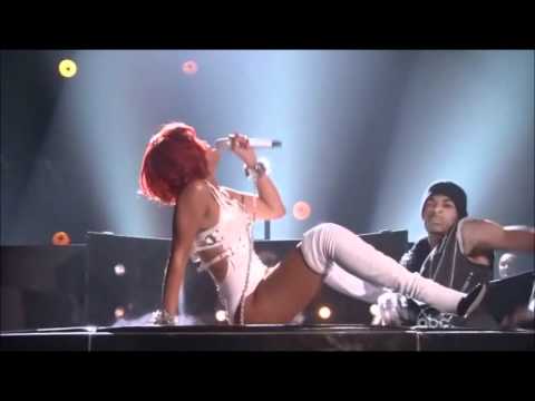 Rihanna & Britney Spears - S&M (remix) Billboard Music Awards 2011