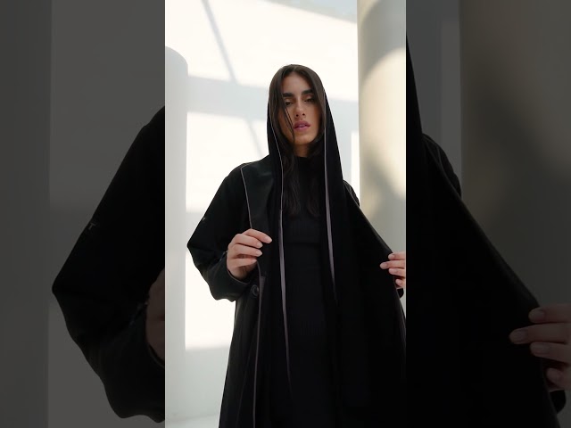 عباية سوداء معطف وأزرار خشبية