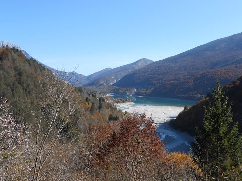 Cammino lento nella borgata di Armasio, Barcis (PN) in Valcellina, Friuli Venezia Giulia, Italia