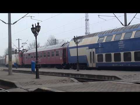 Tren R5602 Suceava Nord - Iasi pleaca din statia Suceava tras Siemens 328 - 12.11.2016