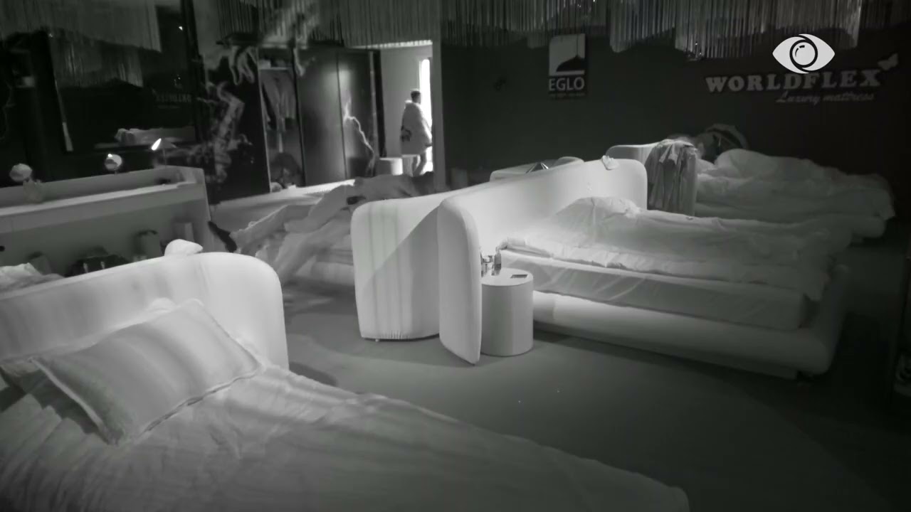 Momente romantike/ Jozi merr në krah Loredanën, puthje dhe përqafime me njëri-tjetrin