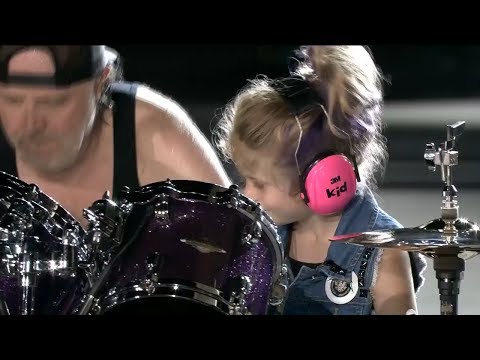 A little girl on stage with Metallica - Seek & Destroy Live at Comerica Park in Detroit, 7 12 17