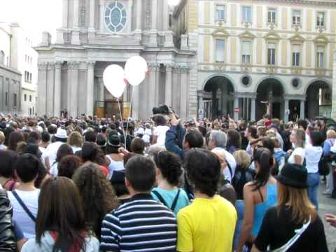 Flash Mob Michael Jackson Torino  04-10-09 Piazza San Carlo