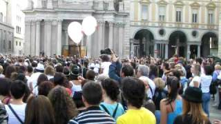 Flash Mob Michael Jackson Torino  04-10-09 Piazza San Carlo