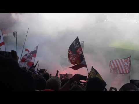 Pyro nach dem Spiel FCK-FCN