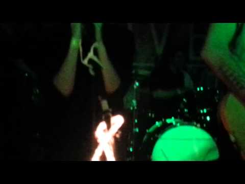 Love, Robot / Paris - "Rain" (live)