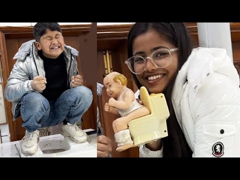 Toilet museum aa gaye 😂