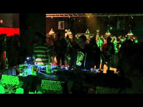 Conscious Sounds play Wayne McArthur's - Victory Dance@Roots & Culture Antwerpen (6-4-2016)