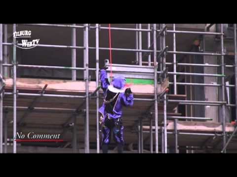 TilburgWebTV - Beklimming nieuwbouwtoren door Zwarte Pieten