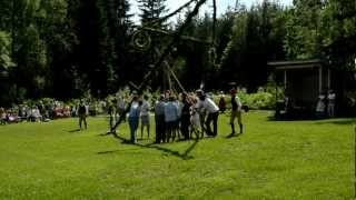 preview picture of video 'Raising the May Pole during Midsummer in Norberg'