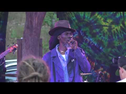 AKAE BEKA Live in Williams (2016)