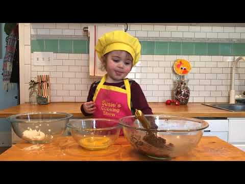 y2mate com   2 year old makes fast & easy chocolate cake 2oUxr7149DY 1080p