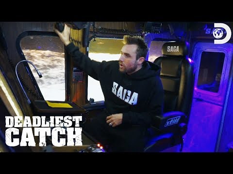 The Saga’s Crane Breaks Loose | Deadliest Catch