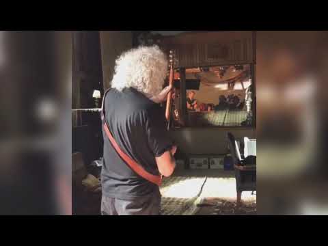 Brian May playing "Bohemian Rhapsody" guitar solo on the movie set