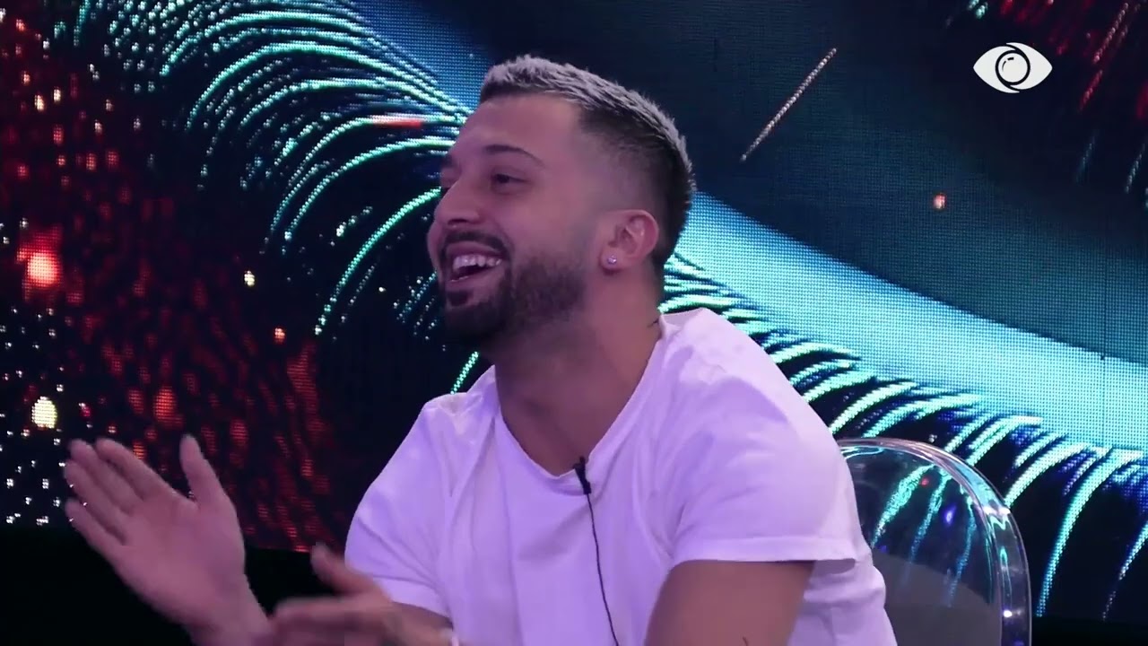 Nis sfilata e dytë e vajzave të veshura plotë ngjyra