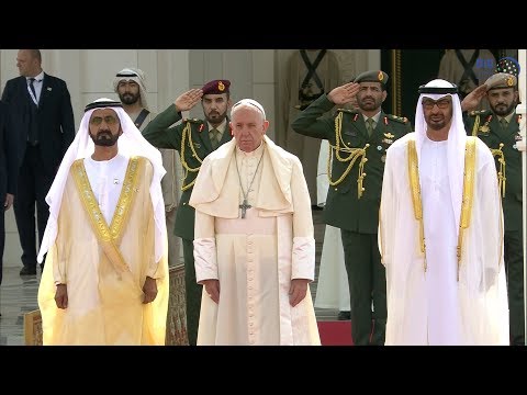 محمد بن راشد ومحمد بن زايد يستقبلان بابا الكنيسة الكاثوليكية في قصر الرئاسة