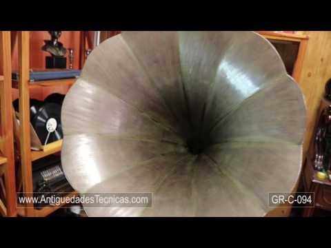 Antique Wooden Horn Gramophone in Good Condition and Great Working Order. Germany, 1915