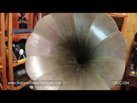 Antique wooden horn gramophone in good condition and great w...