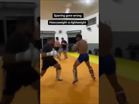 Heavyweight vs Lightweight Sparring Gone Wrong! 💥 #Boxing #MMA