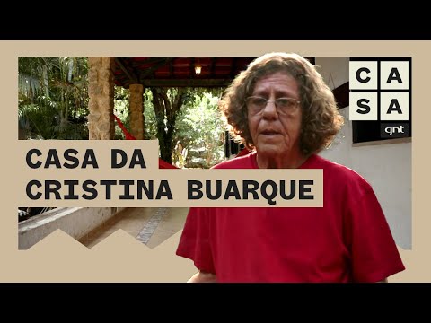 Cristina Buarque shows the house where she lives with her cats in Paquetá, Rio de Janeiro | Living