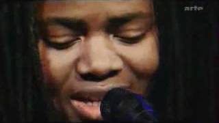 Tracy Chapman - Baby Can I Hold You (Live 2002)