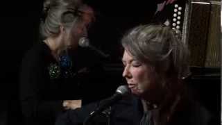 KATE Mc GARRIGLE sings WISE MEN Live at the Knitting Factory