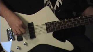 Video thumbnail for Ibanez Iceman ICB200EX Bass Guitar Review Scott Grove by Groovy Music Lessons