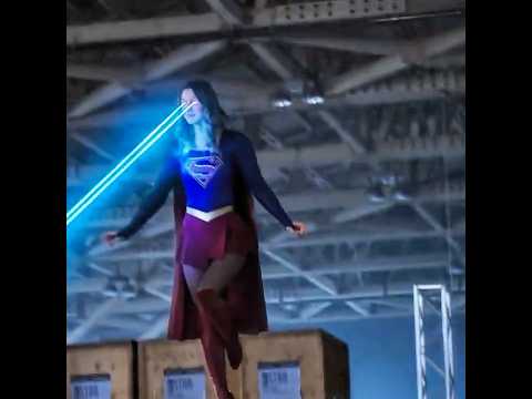 Barry introduces Supergirl to everyone #theflash #arrow #legendsoftomorrow #barryallen #kara #shorts