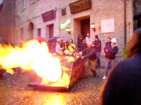 macchina infernale(carnevale Amandola 07)