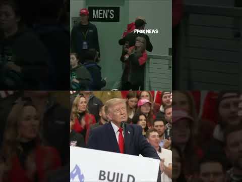Trump MOCKS protester being REMOVED from campaign rally #shorts #us #news #Trump