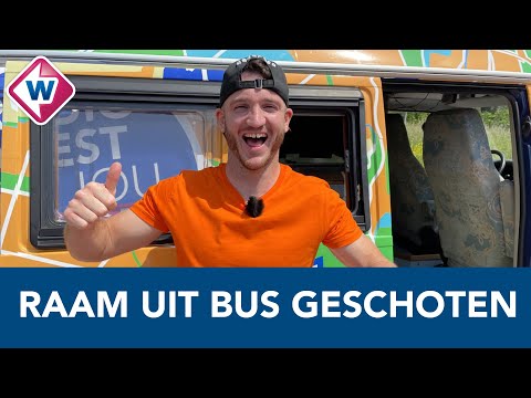 EK VOETBAL - Randy Wolters schiet raam uit bus - OMROEP WEST