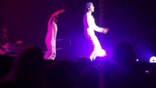 Justin Bieber - One Less Lonely Girl in FRENCH (Part 1) in Montreal 22/11/10