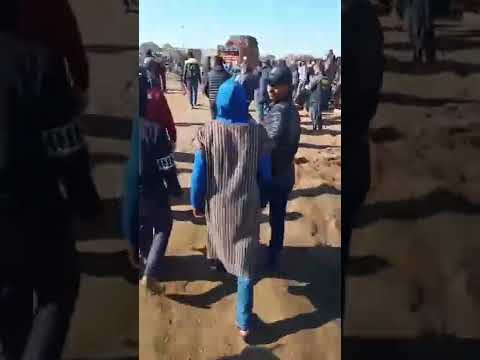 هجوم العشرات من المواطنين المغاربة على سوق وسرقة الخضر والفواكه