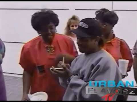 Eazy-E Signing Autographs to Fans #eazye  #autographs #fans #ericwright #compton #rap #shorts