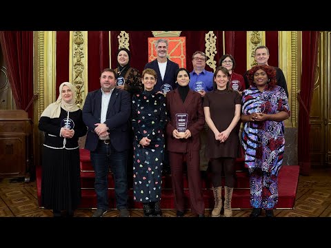 Chaimae Hainan recibe el Premio Navarra de Colores por su labor de acompañamiento jurídico a la población migrante