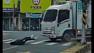 【車禍影片】台南也真的是不見棺材不改誒，就只有調整3歲女童出事的路口，整條成功路其他路口都還是長一樣。（2025.03.19 台南市北區成功路金華路
