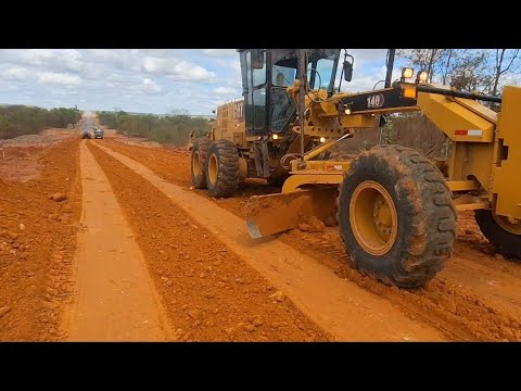 Nota: VEJAM  Pav/asf de MG202 em Urucuia-Mg, está finalizando os trechos de maior dificuldade v7/11