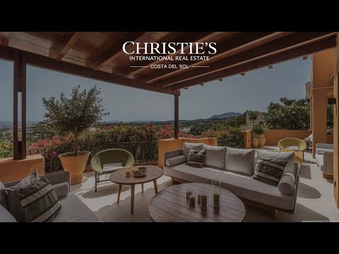 Magnificent renovated apartment with panoramic sea and mountain views in La Cerquilla